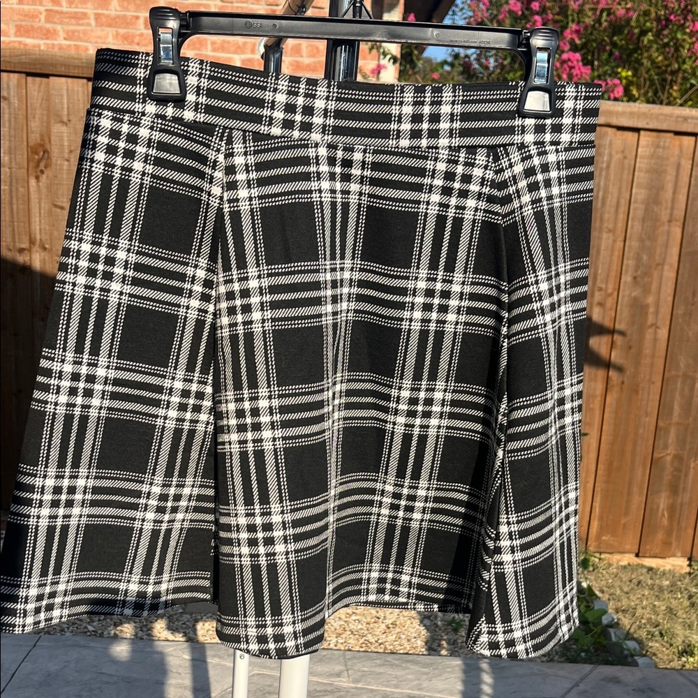 H&M Dividend Black and White Checkered A-Line Skirt